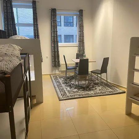Cityapartment Bei Hauptbahnhof ホステル *